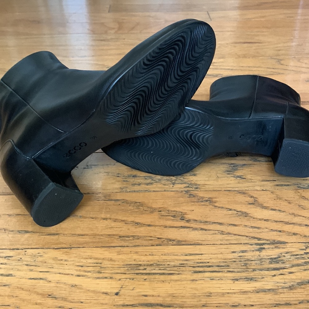 GUC Ecco Heeled Boot - Picture 5 of 6